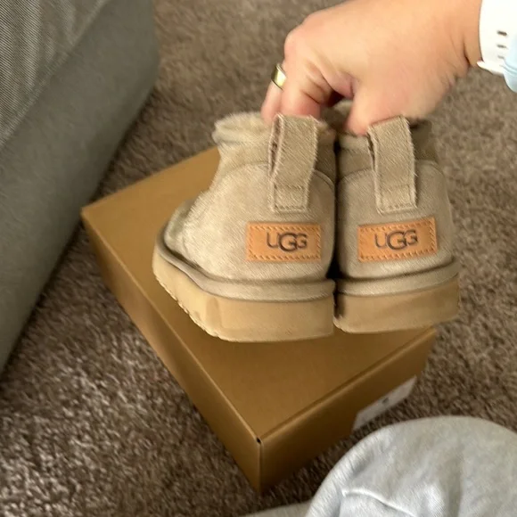Ugg Mini in Antelope - Picture 5 of 5